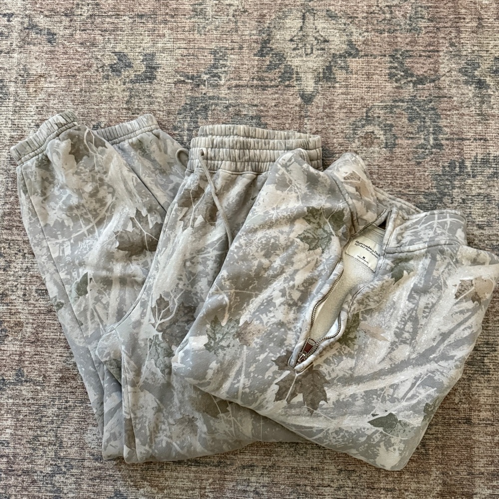 Abercrombie & Fitch Camouflage Joggers - Gray and Green